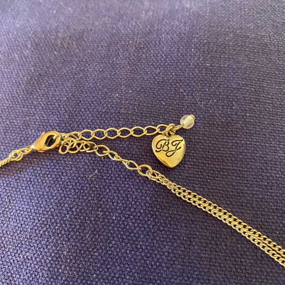 Betsey Johnson statement necklace - Picture 4 of 5